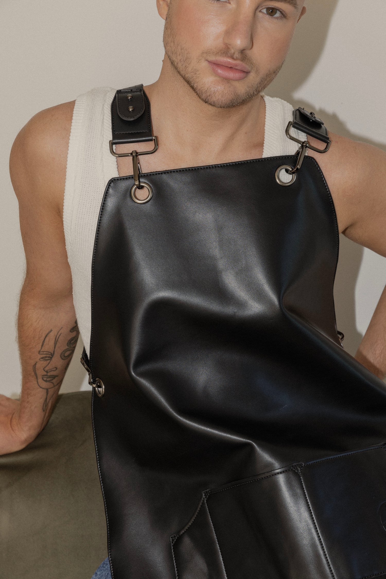 Tablier en cuir végan Black Harmony Boutique